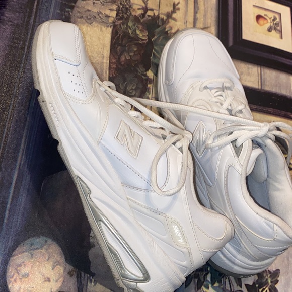 Women’s New Balance 927 Tennis Shoes - Picture 3 of 10